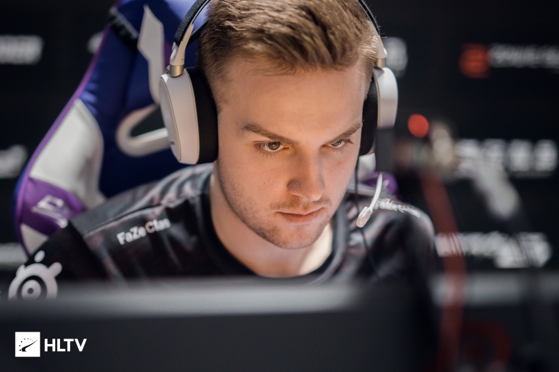 【美图特别版】冰岛金色的雨，RNG夺冠捧杯帅照